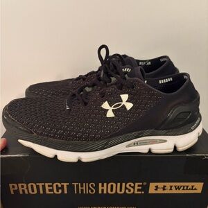 Under Armour SpeedForm Gemini Woman’s size 11. Used good shape